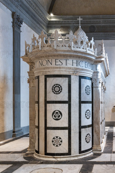 Il Tempietto del Santo Sepolcro, monumento funebre di Firenze, conservato nella cappella del Santo Sepolcro che è l'unica parte ancora consacrata della ex-chiesa di San Pancrazio. 
Nel tempietto è sepolto Giovanni di Paolo Rucellai e l'architettura è opera di Leon Battista Alberti. La forma del tempietto, che fu costruito tra il 1457 e il 1467,  è ispirata, in scala, al Santo Sepolcro di Gerusalemme. Le tarsie marmoree della decorazione esterna si rifanno alla tradizione romanica fiorentina.
Su una pianta rettangolare, impostata sul rapporto aureo, si alzano le pareti scandite da paraste corinzie scanalate e rivestite da pannelli quadrati decorati da tarsie marmoree. Sulla trabeazione corre l'iscrizione, in eleganti caratteri lapidari romani ripresi dai monumenti antichi, di un versetto di Marco. Il coronamento è composto da una merlatura gigliata (in onore probabilmente all'Annunziata a cui la cappella era dedicata) e una lanterna, composta come un tempietto a base circolare, che og...