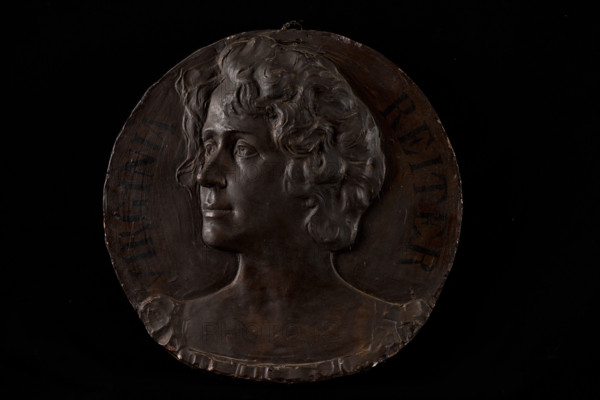 Collezione Assicoop Unipol, inv. n° 916: 
Maria Capello (1878 - 1966); “Ritratto di Paolo Ferrari” (rilievo tondo in gesso, diametro cm. 54).

[ENG]
Maria Capello (1878-1966); “Portrait of Paolo Ferrari” (round plaster relief, diameter 54 cm).
Collezione Assicoop - Unipol, Modena (MO), Emilia Romagna, Italia - Italy