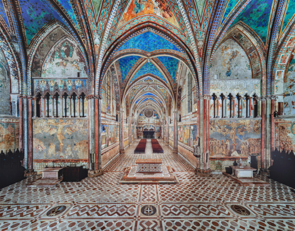 Assisi, Basilica superiore di San Francesco: veduta del transetto verso est. A destra e sinistra le due crocifissioni di Cimabue (Cenni di Pepo 1277-1283?). Al centro: la navata e la controfacciata.

[ENG]
Assisi, Upper Basilica of San Francis: view of the transept towards the east. On the right and left the two crucifixions by Cimabue (Cenni di Pepo 1277-1283?). In the center: the nave and the counterfaçade.
Basilica di San Francesco, Assisi (PG), Umbria, Italia - Italy