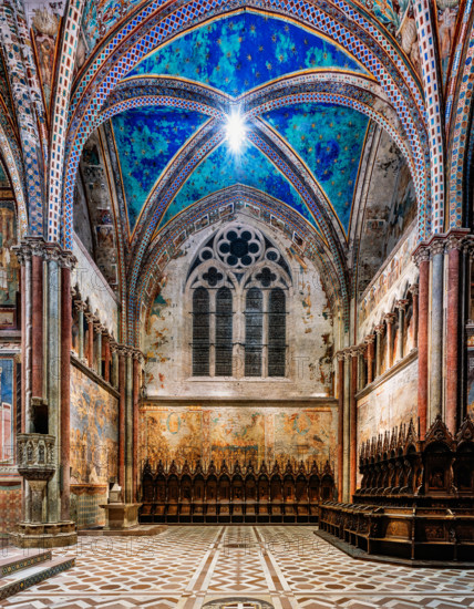 Assisi, Basilica superiore di San Francesco: veduta del transetto meridionale con il ciclo di affreschi di Cimabue (Cenni di Pepo 1277-1283?) .

[ENG]
Assisi, Upper Basilica of Saint Francis: view of the southern transept and the frescoes by Cimabue (Cenni di Pepo 1277-1283?) .
Basilica di San Francesco, Assisi (PG), Umbria, Italia - Italy