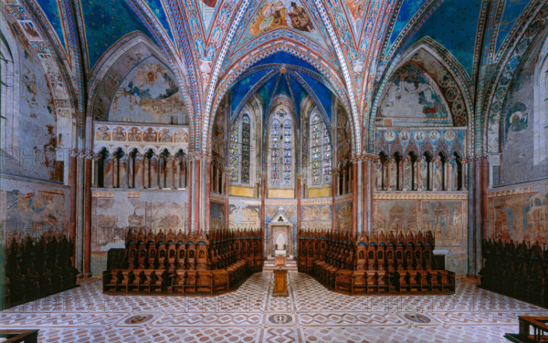 Assisi, Basilica superiore di San Francesco: veduta del transetto verso ovest. A destra e sinistra gli affreschi di Cimabue (Cenni di Pepo 1277-1283?). Al centro: l’abside e il coro ligneo.

[ENG]
Assisi, Upper Basilica of San Francesco: view of the transept towards the west. On the right and left the frescoes by Cimabue (Cenni di Pepo 1277-1283?). In the center: the apse and the wooden choir.
Basilica di San Francesco, Assisi (PG), Umbria, Italia - Italy
