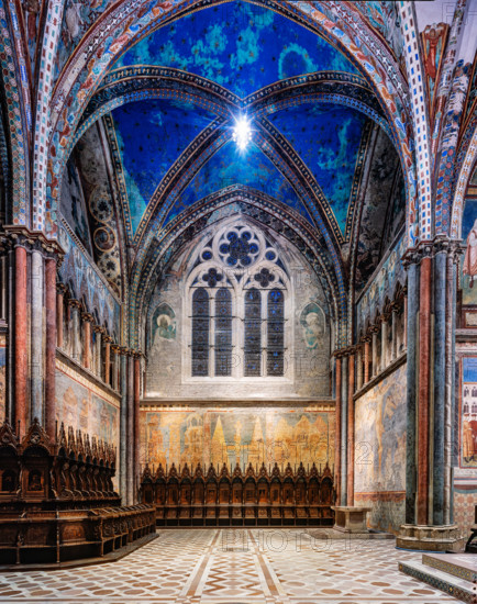 Assisi, Basilica superiore di San Francesco: veduta del transetto meridionale con il ciclo di affreschi di Cimabue (Cenni di Pepo 1277-1283?) .

[ENG]
Assisi, Upper Basilica of Saint Francis: view of the southern transept and the frescoes by Cimabue (Cenni di Pepo 1277-1283?) .
Basilica di San Francesco, Assisi (PG), Umbria, Italia - Italy