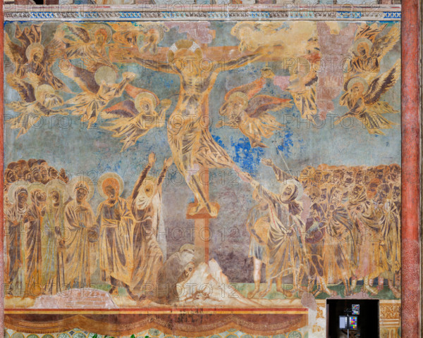 Assisi, Basilica superiore di San Francesco, transetto meridionale, parete est: veduta della grande Crocifissione. 
Affreschi di Cimabue (Cenni di Pepo 1277-1283?).

[ENG]
Assisi, Upper Basilica of Saint Francis, southern transept, east wall: view of the large  “Crucifixion”. 
Frescoes by Cimabue (Cenni di Pepo 1277-1283?).
Basilica superiore di San France, Assisi (PG), Umbria, Italia - Italy