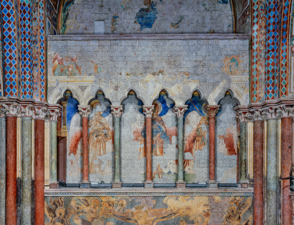 Assisi, Basilica superiore di San Francesco, transetto meridionale, parete est, registro mediano: gerarchie angeliche. Affreschi di Cimabue (Cenni di Pepo 1277-1283?).


[ENG]
Assisi, Upper Basilica of Saint Francis, southern transept, east wall, the middle register: angelic hierarchies. Frescoes by Cimabue (Cenni di Pepo 1277-1283?).
Basilica superiore di San France, Assisi (PG), Umbria, Italia - Italy