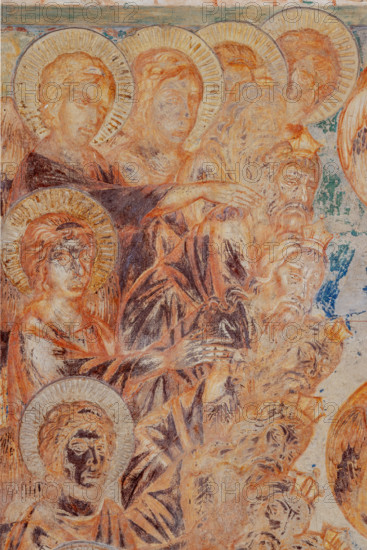 Assisi, Basilica superiore di San Francesco, transetto meridionale, parete sud, “Visioni apocalittiche”:  “La visione del Trono e l’Adorazione dell’Agnello”. Particolare. Affreschi di Cimabue (Cenni di Pepo 1277-1283?) e bottega.

[ENG]
Assisi, Upper Basilica of Saint Francis, the southern transept, the southern wall, “Apocalyptic Visions”: “The vision of the Throne and the Adoration of the Lamb”. Detail. Frescoes by Cimabue (Cenni di Pepo 1277-1283?) and workshop.
Basilica di San Francesco, Assisi (PG), Umbria, Italia - Italy