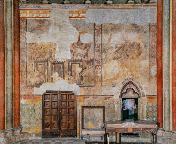 Assisi, Basilica superiore di San Francesco, transetto meridionale, parete ovest, registro inferiore: “Visioni apocalittiche. 
Affreschi di Cimabue (Cenni di Pepo 1277-1283?) e bottega.

[ENG]
Assisi, Upper Basilica of Saint Francis, southern transept: view of the west wall with “Visions of the Apocalypse”. 
Frescoes by Cimabue (Cenni di Pepo 1277-1283?) and workshop.
Basilica di San Francesco, Assisi (PG), Umbria, Italia - Italy