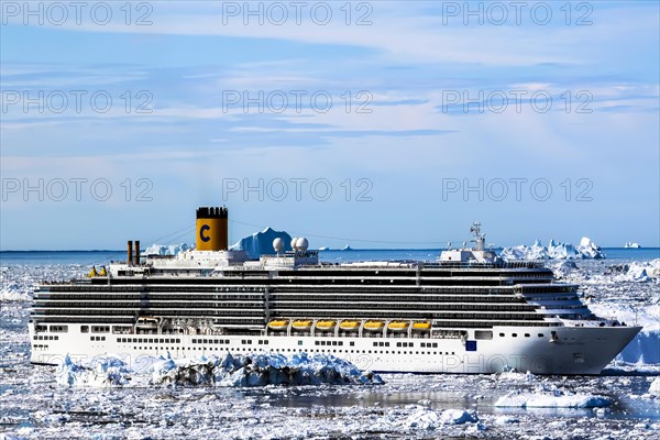 Bateau de croisière Costa deliciosa, baie de Disko, Groenland