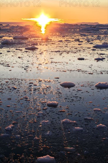Coucher de soleil sur l'océan Arctique, Groenland