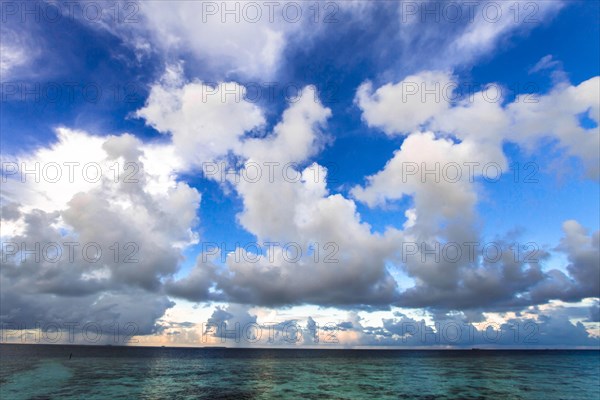 Lever de soleil à Filiteyo, Maldives