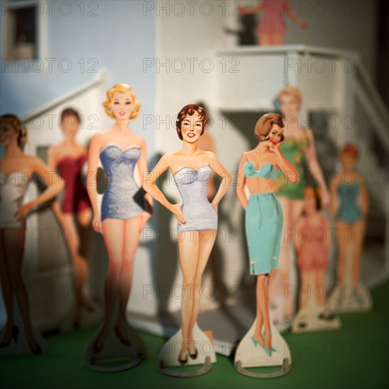 Female Paper Dolls in Lingerie