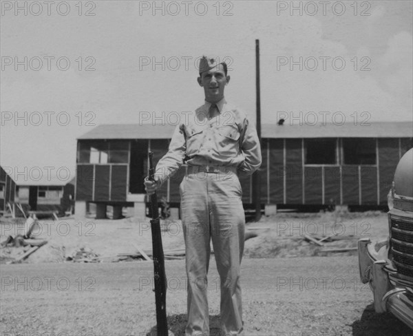 Soldier in Uniform with Gun, Portrait, WWII, HQ 2nd Battalion, 389th Infantry, US Army Military Base, Indiana, USA, 1942