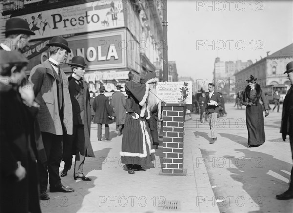 Santa Claus on Broadway, New York City, New York, USA, Detroit Publishing Company, 1903