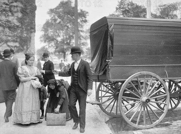 Immigrants, Battery Park, New York City, New York, USA, Detroit Publishing Company, 1900