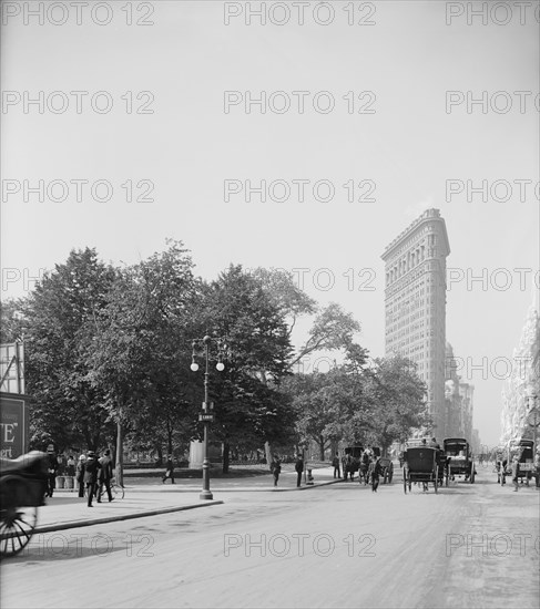 Fifth Avenue Looking South To Flatiron Building, New York City, New York, USA, Detroit Publishing Company, 1905