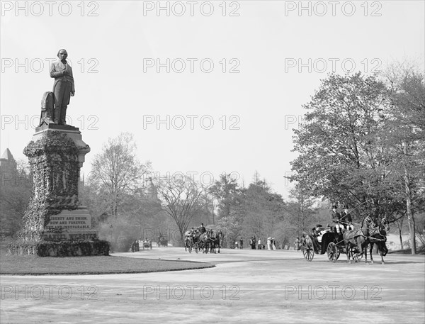 The Driveway, Central Park, New York City, New York, USA, Detroit Publishing Company, 1900