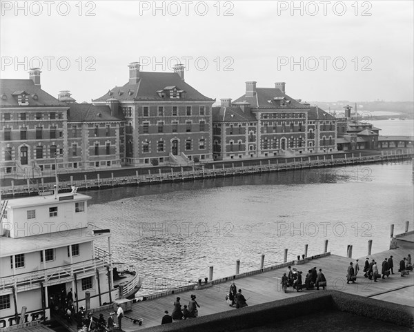 Immigrants at Ellis Island, New York City, New York, USA, Detroit Publishing Company, 1910