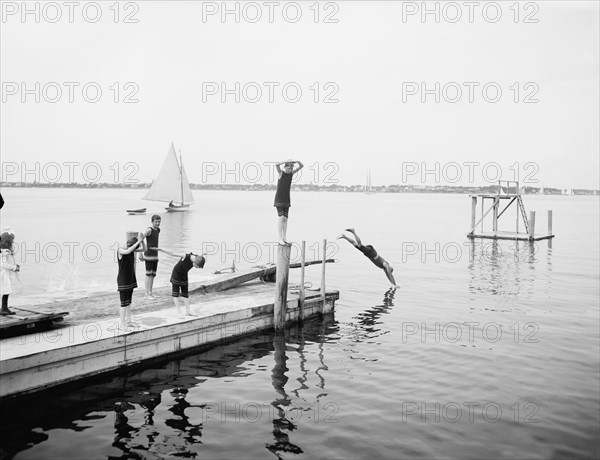 Bathing at Manhansett House, Shelter Island, New York, USA, Detroit Publishing Company, 1904