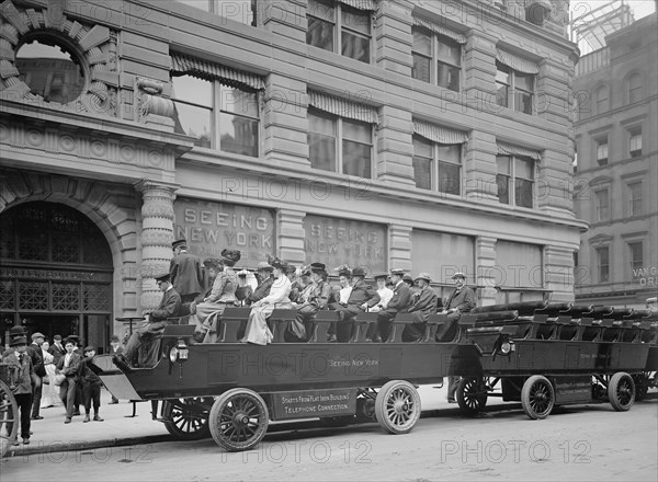 Sightseeing, Flat Iron Building, New York City, New York, USA, Detroit Publishing Company, 1904