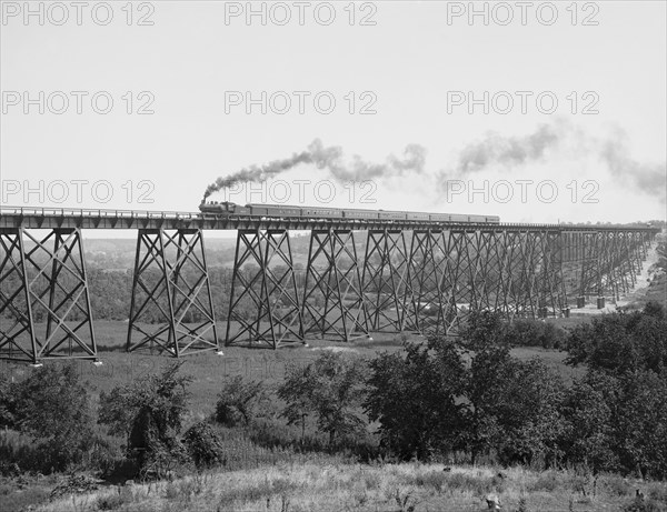 Chicago & North Western Railway Viaduct over Des Moines River, near Boone, Iowa, USA, William Henry Jackson for Detroit Publishing Company, 1900