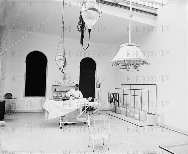 Surgeon and Patient in Operating Room, Brooklyn Navy Yard Hospital, Brooklyn, New York City, New York, USA, Detroit Publishing Company, 1900
