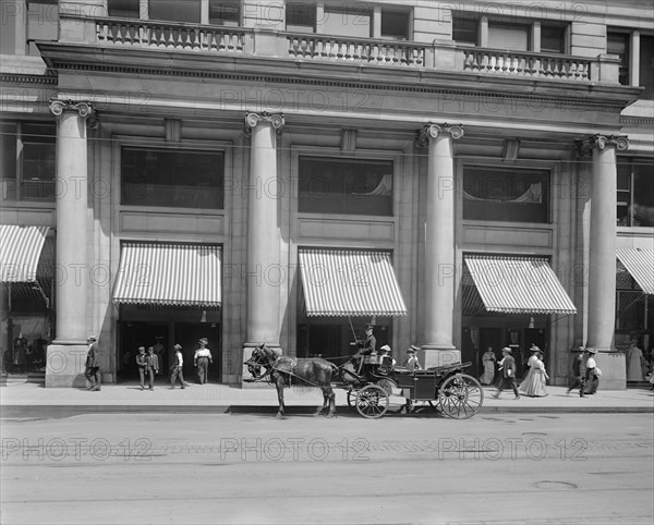Entrance to Marshall Field's Store, Chicago, Illinois, USA, Detroit Publishing Company, 1908