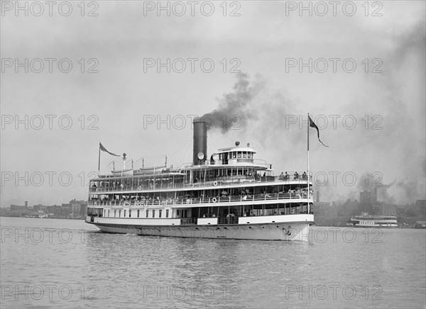 Steamer Britannia, Detroit, Michigan, USA, Detroit Publishing Company, 1910