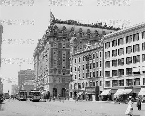 Street Scene, Hotel Astor and Astor Theater, Broadway, Times Square, New York City, New York, USA, Detroit Publishing Company, 1910