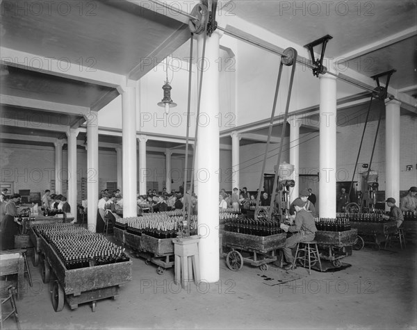 Workers at Bottling Factory, Hiram Walker & Sons, Walkerville, Ontario, Canada, Detroit Publishing Company, 1910