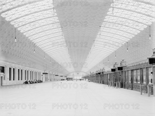 Train Concourse, Union Station, Washington, DC, USA, Detroit Publishing Company, 1910