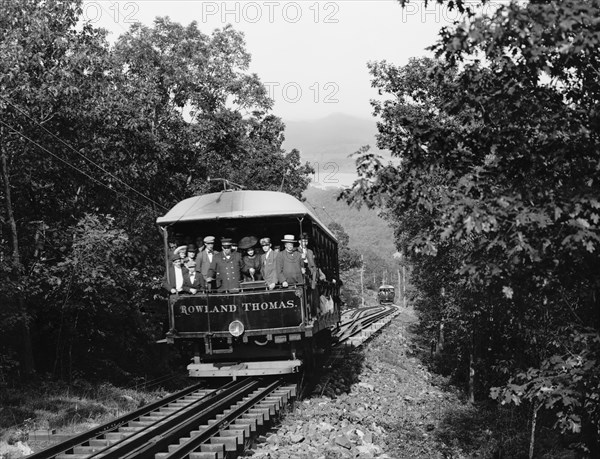 Elevating Car, Mount Tom Railroad, Holyoke, Massachusetts, USA, Detroit Publishing Company, 1910