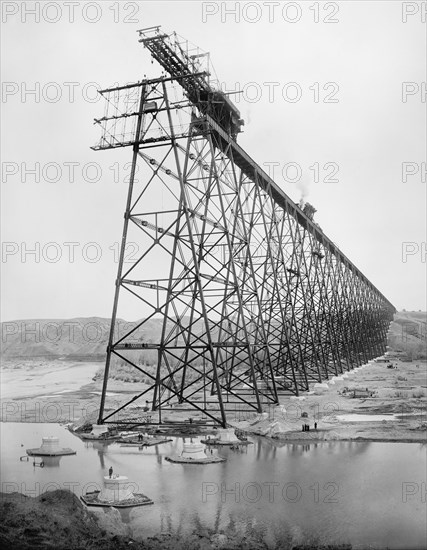 Erecting Lethbridge Viaduct, Lethbridge, Alberta, Canada, Detroit Publishing Company, 1908