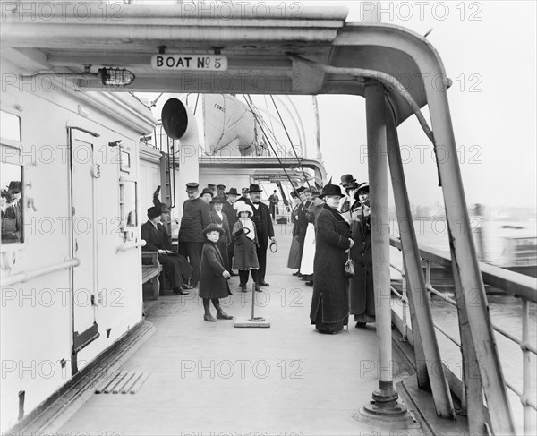 Children Playing Quoits on Deck of Steamship Comus, USA, Detroit Publishing Company, 1915