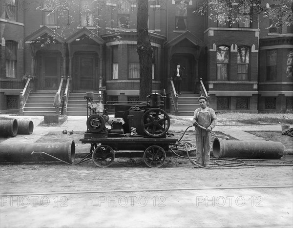 Worker with Cables and Engine, Gas Company, Detroit, Michigan, USA, Detroit Publishing Company, 1910