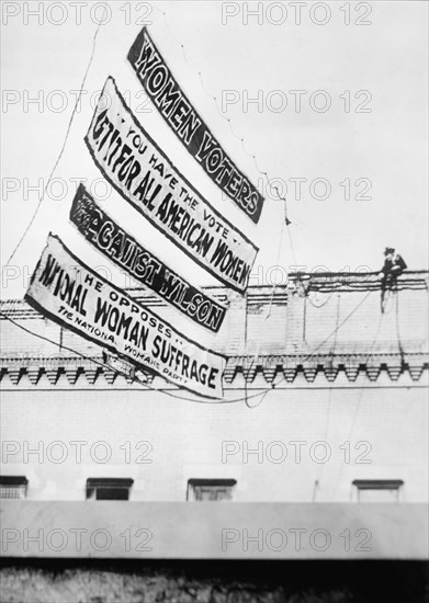 Women's Suffrage Banner, Washington DC, USA, cHarris & Ewing, 1919
