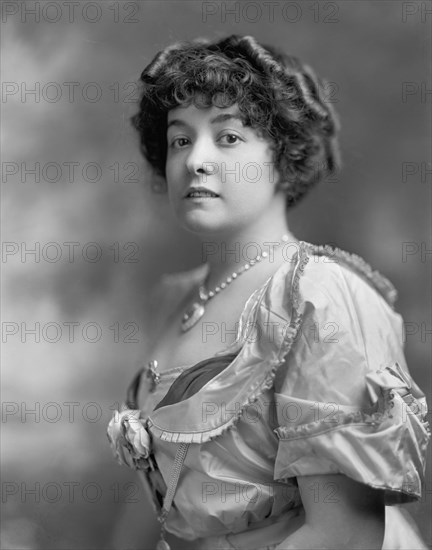 Millicent Hearst, Wife of William Randolph Hearst, Portrait, Harris & Ewing, 1905