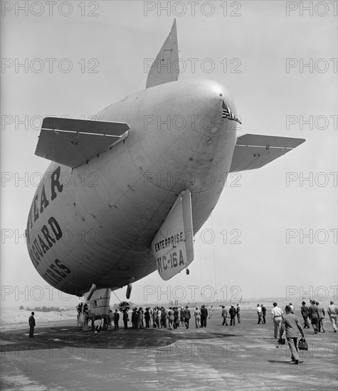 Goodyear Blimp, USA, Harris & Ewing, 1940