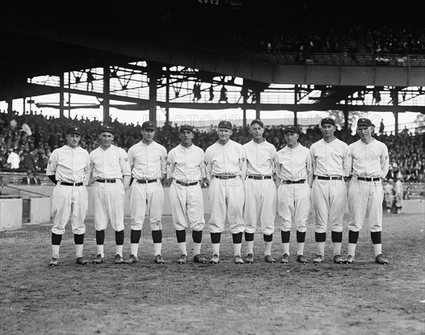 Washington Senators, Major League Baseball Team, Team Portrait with Walter Johnson (center), Griffith Stadium, Washington DC, USA, Harris & Ewing, 1924