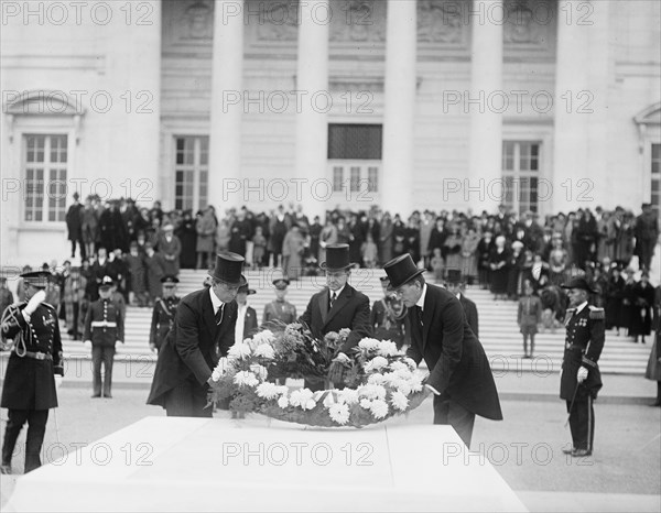 Assistant Secretary of War Dwight Davis, U.S. President Calvin Coolidge and Secretary of the Navy Curtis D. Wilbur Laying Wreath on Tomb of the Unknown Soldier, Arlington National Cemetery, Arlington, Virginia, USA, Harris & Ewing, 1924
