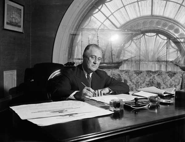 U.S. President Franklin Roosevelt Signing Bills at White House, Washington DC, USA, Harris & Ewing, 1936