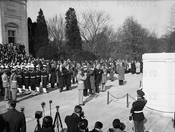 U.S. President Franklin Roosevelt and General John Pershing Lead Nation in Observance of Armistice Day at Tomb of Unknown Soldier, Arlington National Cemetery, Arlington, Virginia, USA, Harris & Ewing, November 11, 1936