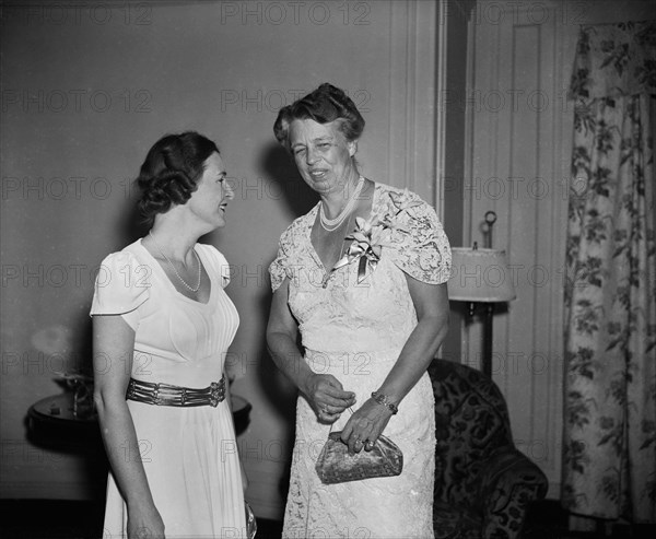 U.S. First Lady Eleanor Roosevelt Speaking with Mrs. Thomas E. Dewey, Washington DC, USA, Harris & Ewing, 1940