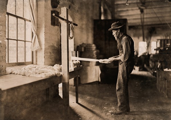 Elderly Man Inspecting Yarn at Cotton Mill, Rhodes Mfg, Company, Lincolnton, North Carolina, USA, Lewis Hine, 1908