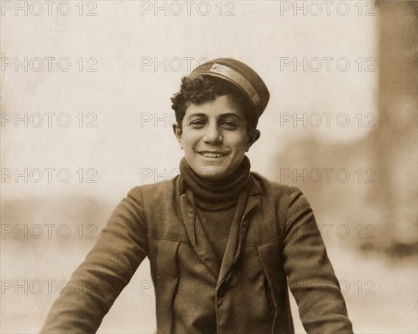 Smiling Messenger Boy, Washington DC, USA, Lewis Hine, 1912