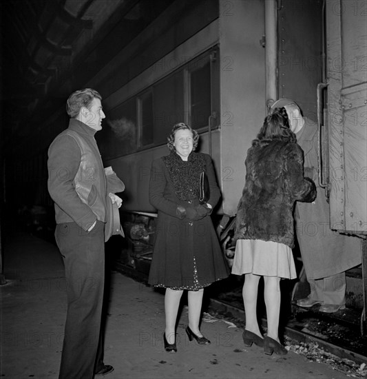 Soldier Kissing Girlfriend Goodbye, Union Station, Chicago, Illinois, USA, Jack Delano for Office of War Information, January 1943