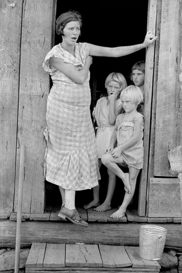 Sharecropper's Wife and Children, Washington County, Arkansas, USA, Arthur Rothstein for Farm Security Administration, August 1935