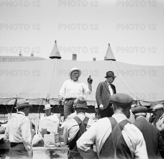 Farm Auction, Kearney, Nebraska, USA, Arthur Rothstein for Farm Security Administration, May 1936