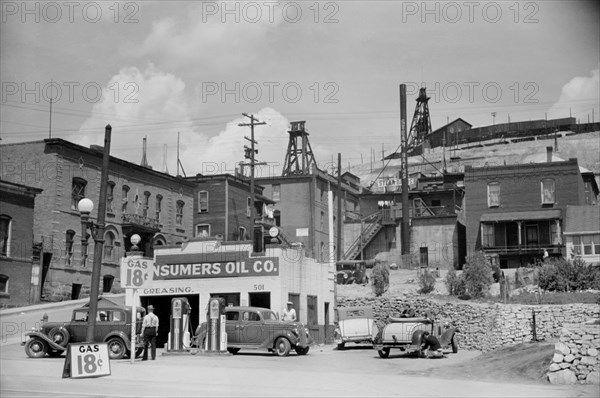 Gas Station, Butte, Montana, Arthur Rothstein for Farm Security Administration (FSA), July 1939