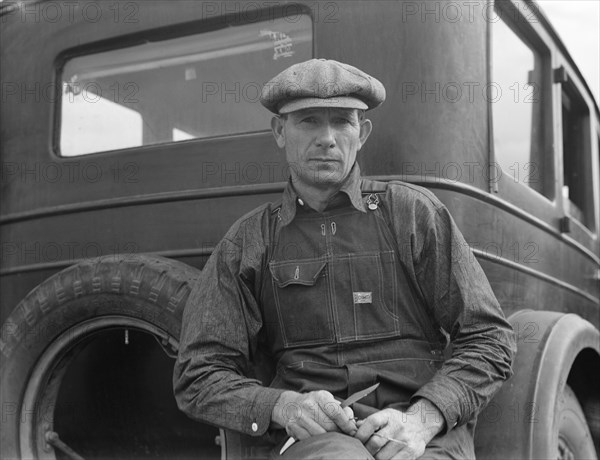 Drought Refugee from Polk, Missouri, Awaiting Opening of Orange Picking Season, Porterville, California, USA, Dorothea Lange for Farm Security Administration, November 1936