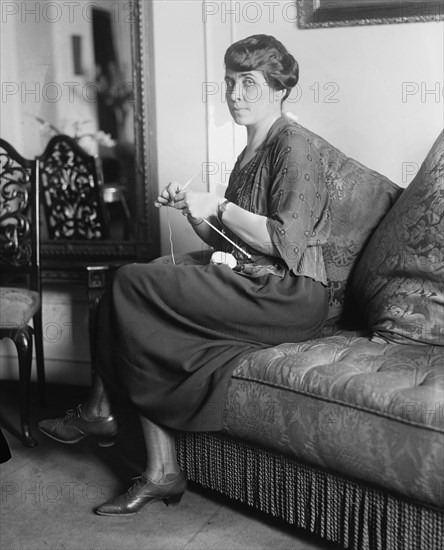Grace Coolidge, Portrait Knitting, Washington DC, USA, National Photo Company, 1921