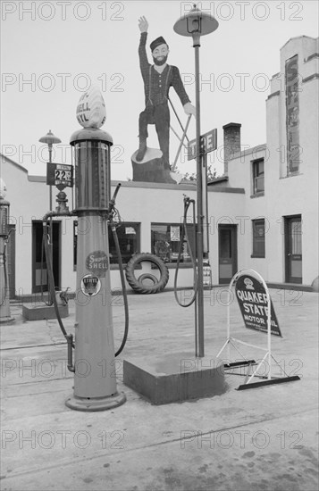 Paul Bunyan atop Gas Station, Bemidji, Minnesota, USA, John Vachon for Farm Security Administration, September 1939